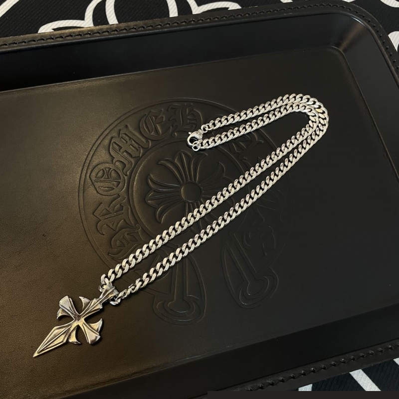 Ch**me He**ts necklaces